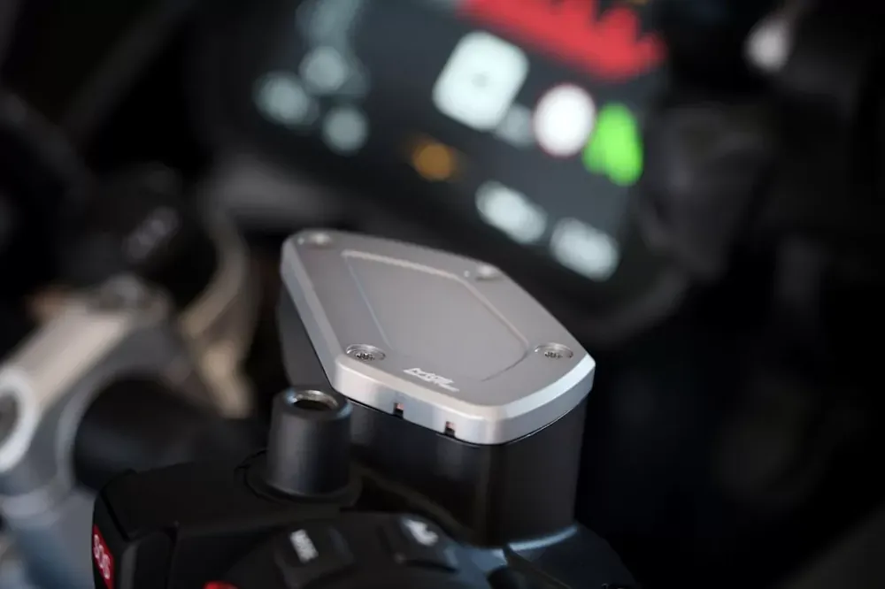 MG Biketec Behälterdeckel Bremsflüssigkeit passend für BMW R nineT 2014–2016 Typ 0A06, 0A16 Highlight